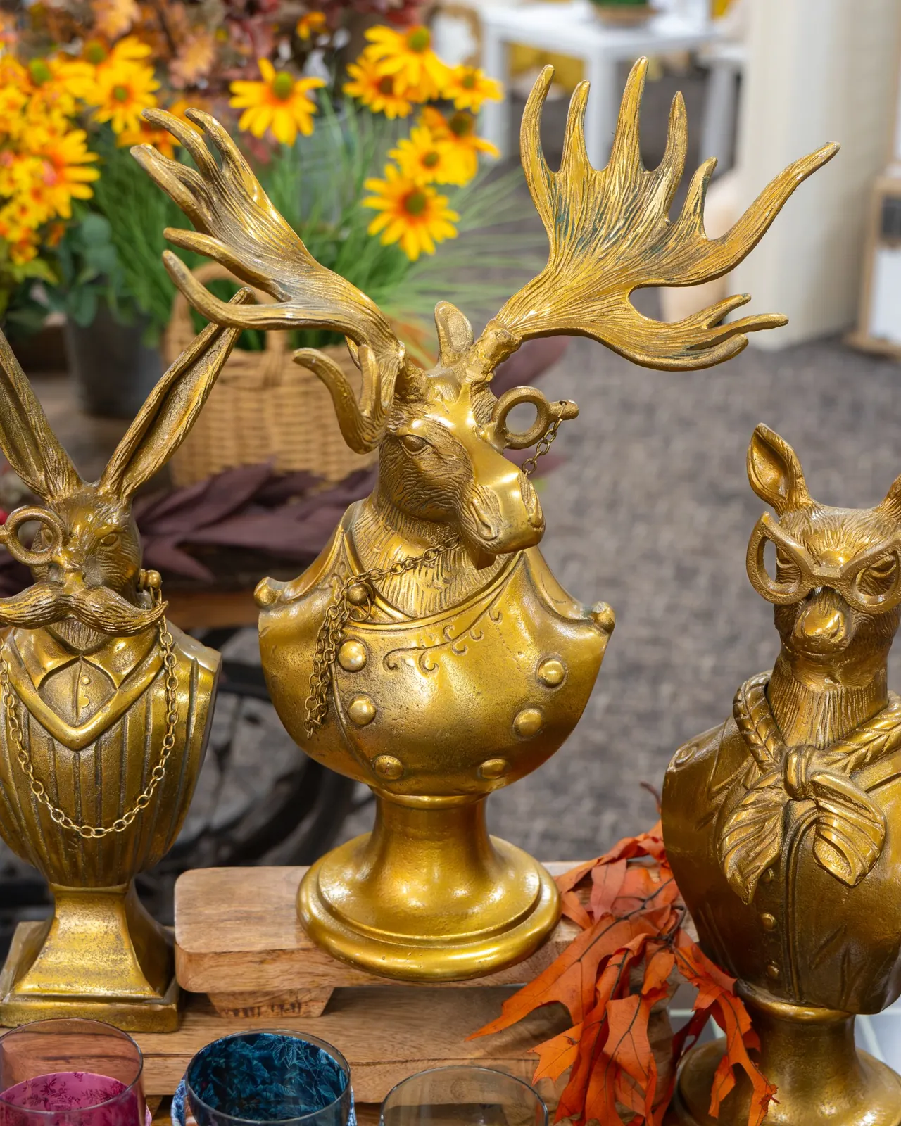 southern-lion-fall-gold-animal-decor