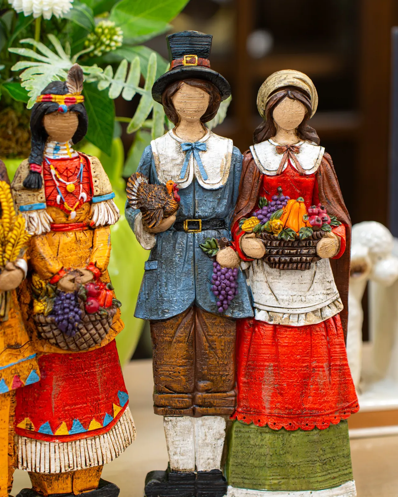 southern-lion-thanksgiving-figurines